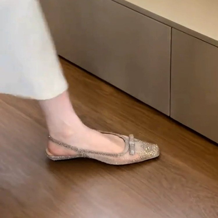 صنادل نسائية مسطحة خفيفة الوزن - مراجعة Mule Slip On وسعره